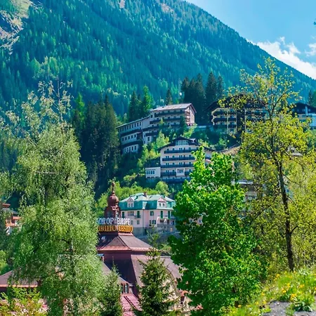 In Near Slopes Apartment